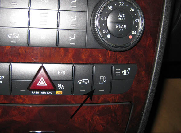 2010 ML450 Hybrid Fuel Door Release Button